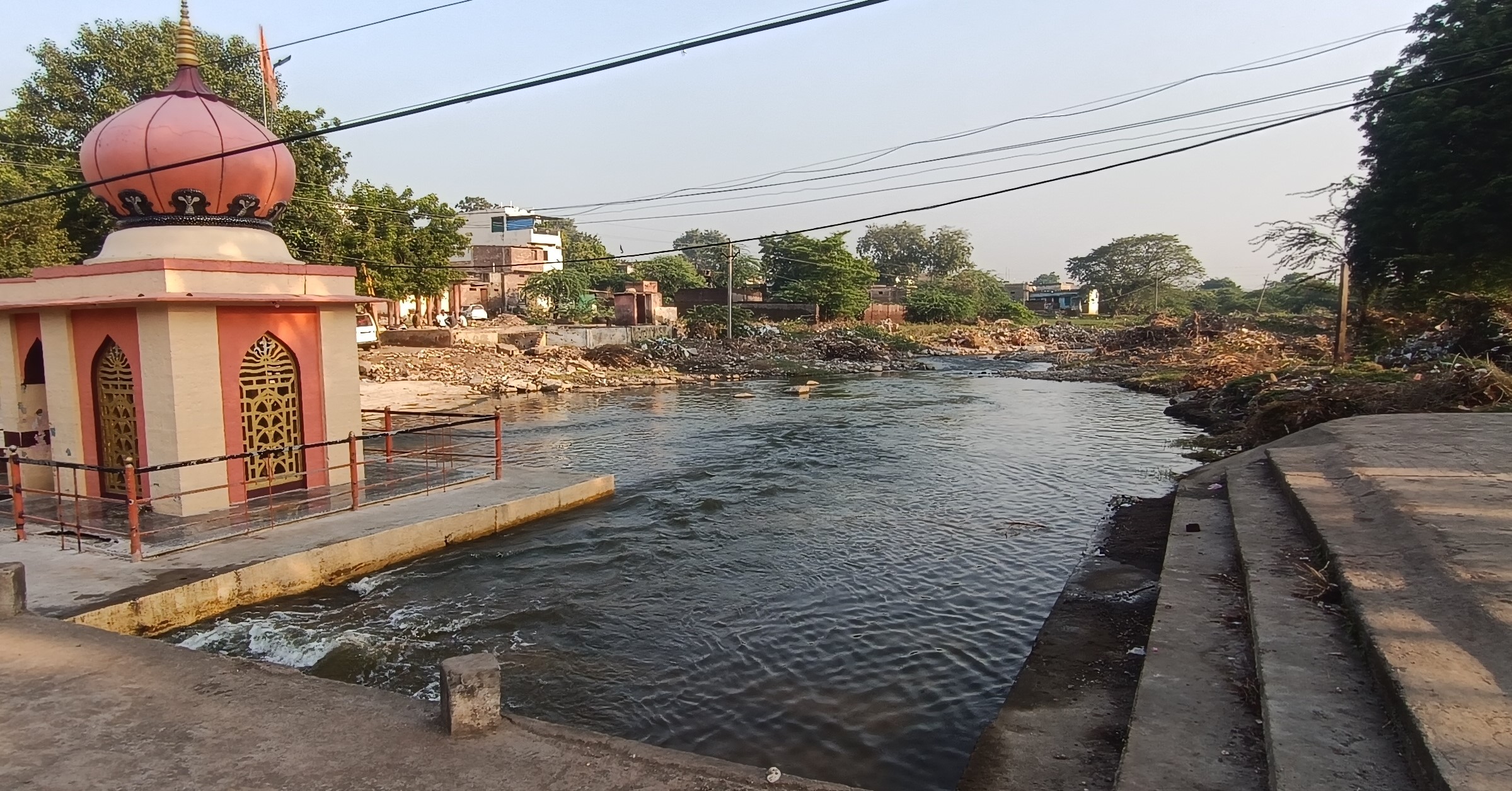 Satak Garbage and bushes are obstructing the flow of Satak river | साटक नदी ...