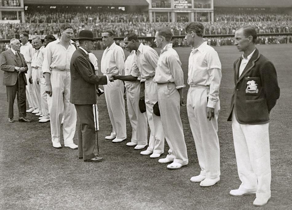 क्रिकेट केवल एक बार 1900 के पेरिस ओलिंपिक में शामिल हुआ था। तब ग्रेट ब्रिटेन और फ्रांस की टीमों ने इसमें हिस्सा लिया था। ग्रेट ब्रिटेन ने गोल्ड और फ्रांस ने सिल्वर मेडल जीता था। दोनों टीमों के बीच केवल एक ही मैच खेला गया था और इसी मैच को फाइनल घोषित कर दिया गया था।