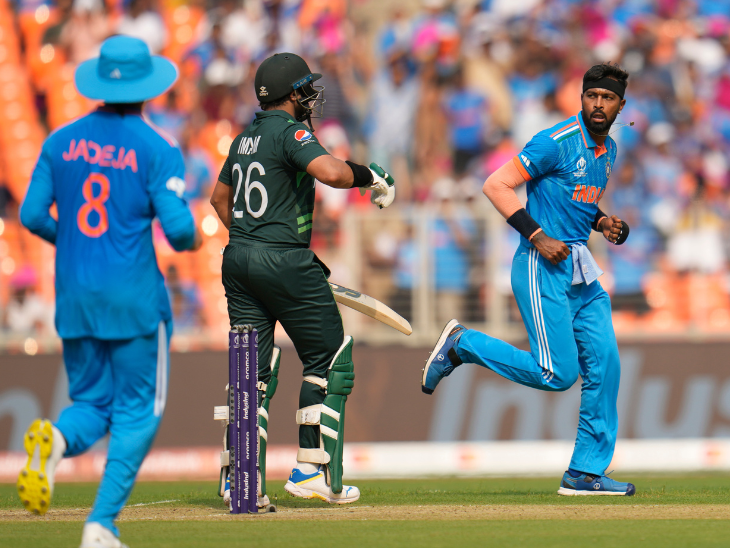 ओवर की तीसरी बॉल पर इमाम का विकेट लिया। विकेट लेने के बाद पंड्या ने इमाम को बाय करने का इशारा किया।