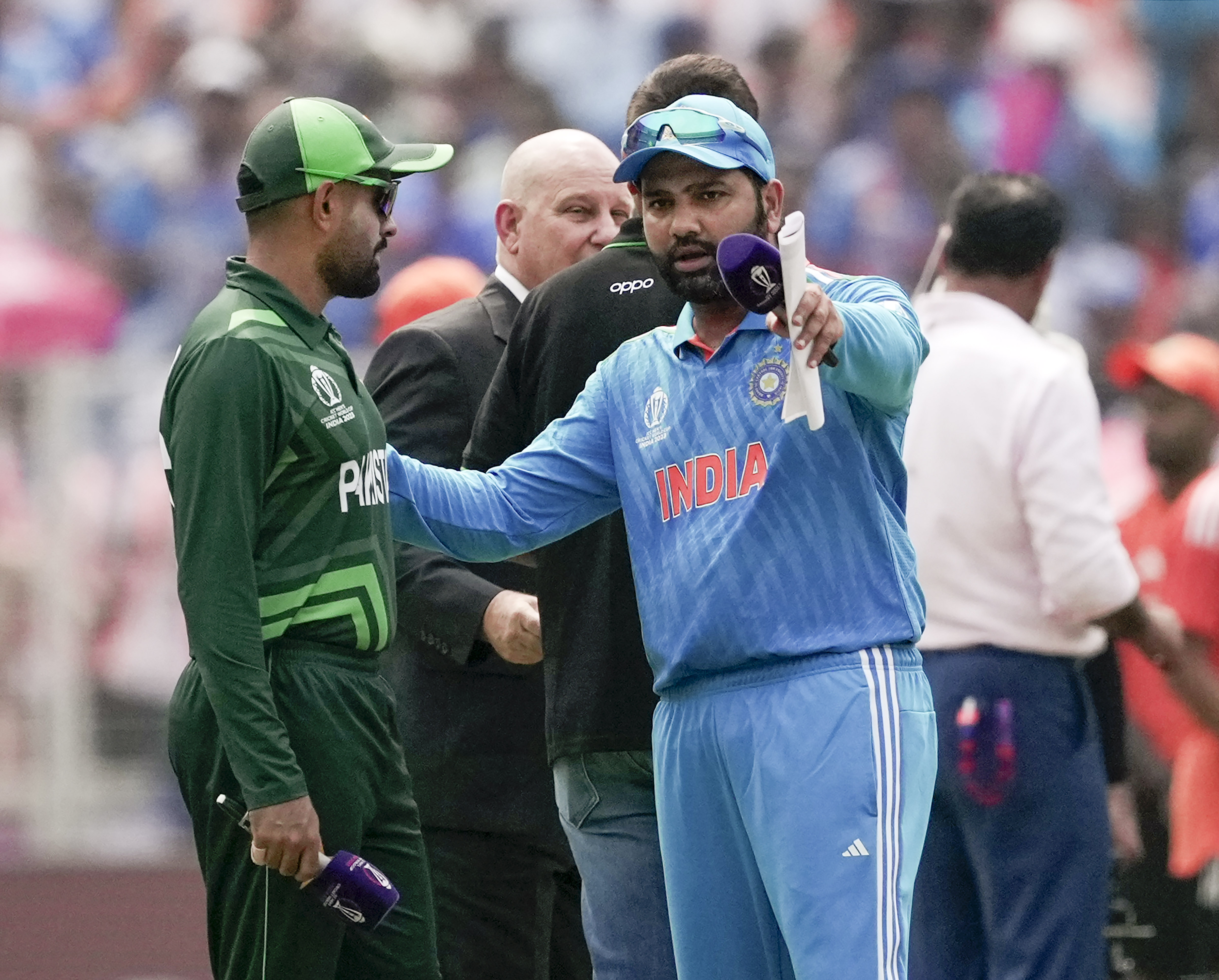 भारत के कप्तान रोहित शर्मा ने टॉस जीतकर पहले बॉलिंग चुनी।