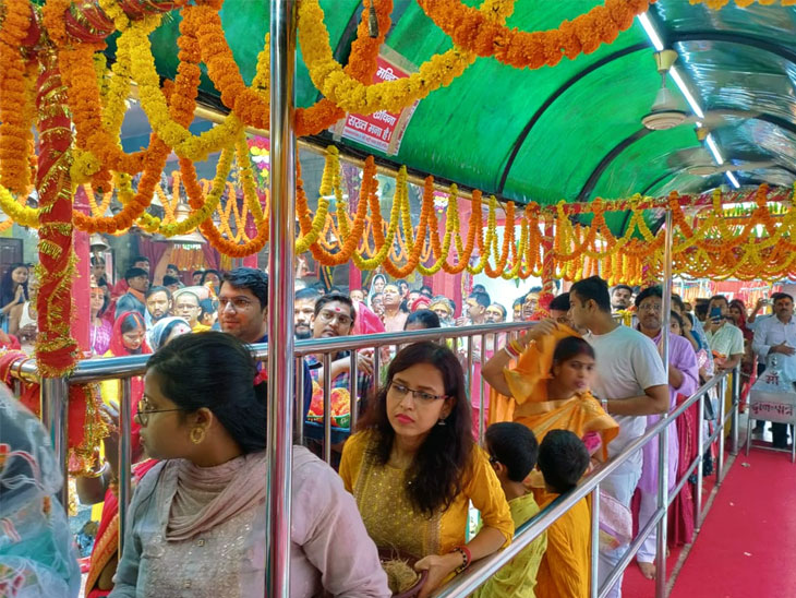 पटनदेवी माता के दर्शन के लिए लगी भक्तों की भीड़।