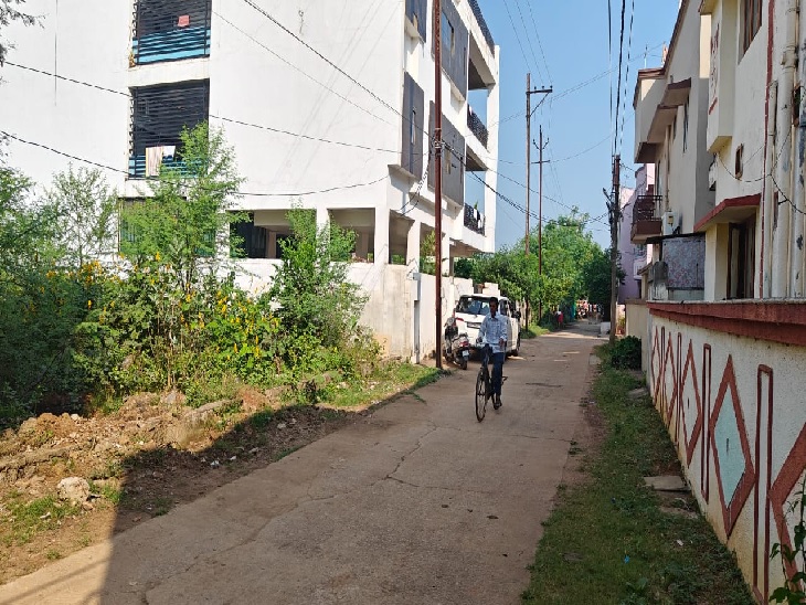 शहर के सबसे पॉश इलाके में रहता है दीपक सावलानी।