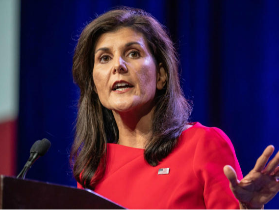 तस्वीर रिपब्लिकन पार्टी की तरफ से अमेरिकी राष्ट्रपति पद की दावेदारी कर रही कैंडिडेट निकी हेली की है। - Dainik Bhaskar