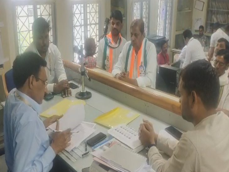 कवर्धा विधानसभा से कांग्रेस के प्रत्याशी मोहम्मद अकबर ने मंगलवार को अपना नामांकन दाखिल किया।