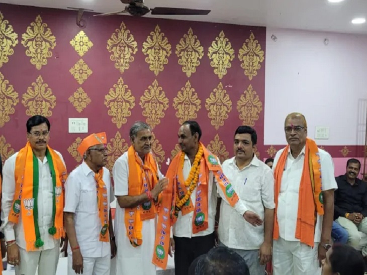 टिकट घोषित होने के बाद से ही डोमन लाल कोर्सेवाड़ा बैठकों और प्रचार-प्रसार में लगे हुए हैं।