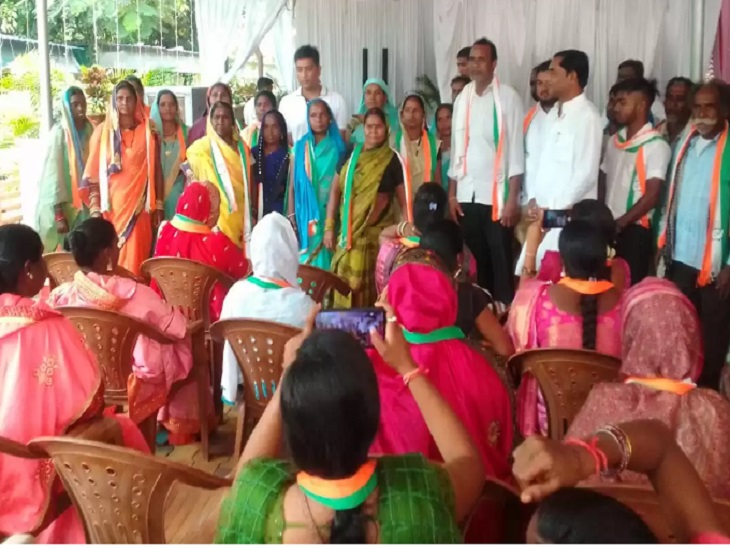एक पुरानी सभा के दौरान महापौर निर्मल कोसरे।