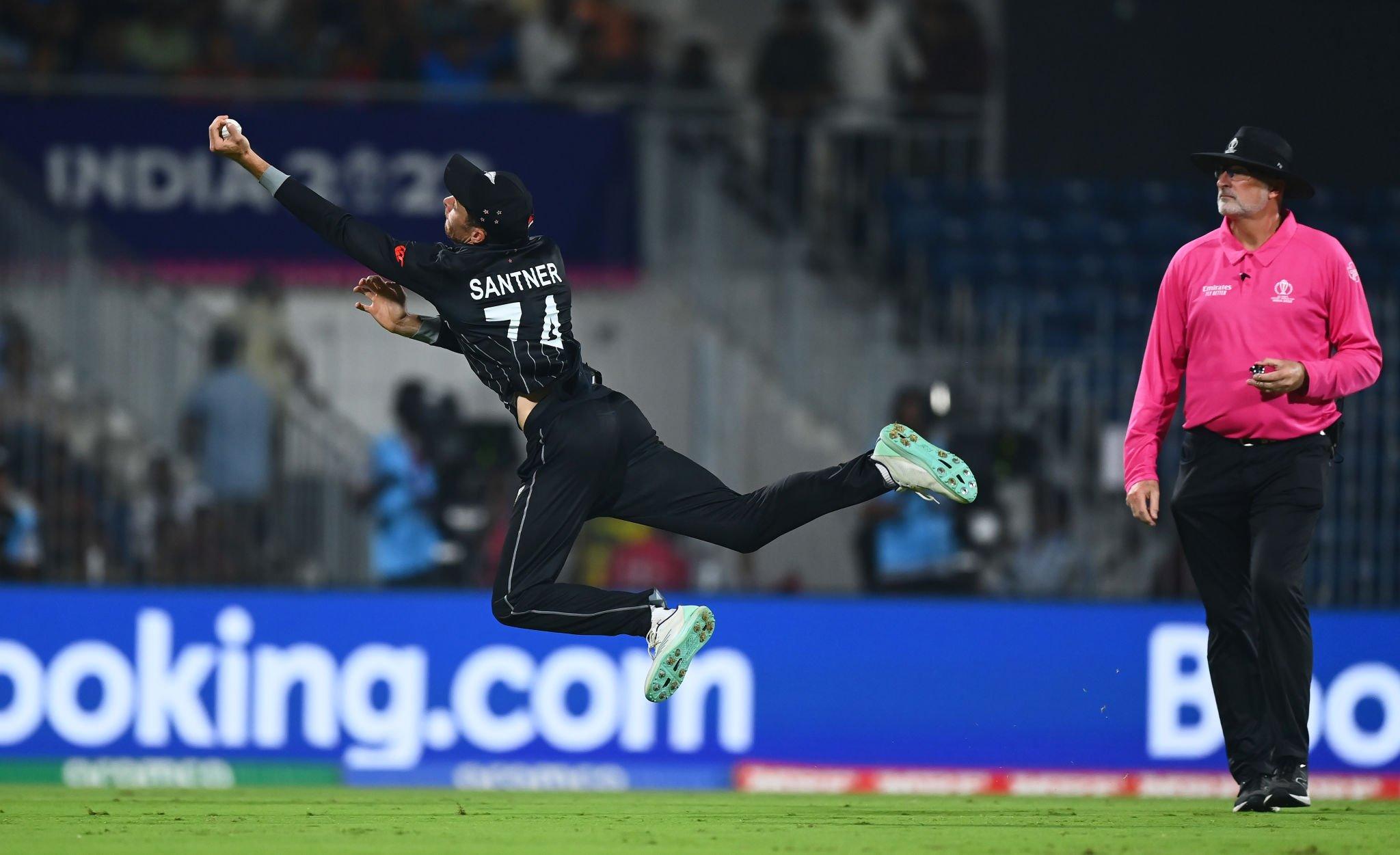 मिचेल सैंटनर ने लिया उड़ता हुआ कैच, रहमत शाह के विकेट पर मची अफरा-तफरी;  शीर्ष क्षण|विश्व कप, क्रिकेट - दैनिक भास्कर