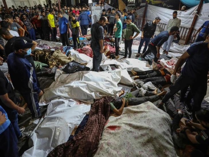 गाजा शहर में अहली अरब अस्पताल पर हुए हमले में मारे गए लोग । - Dainik Bhaskar