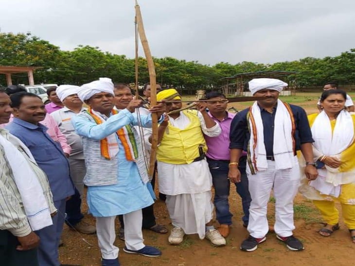 पालीताना खार सीट से विधायक मोहित राम केरकेट्टा ।