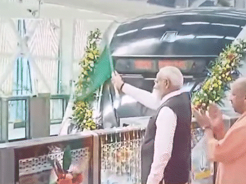 देश की पहली हाईस्पीड रैपिड रेल का उद्घाटन PM मोदी ने किया। उन्होंने इसमें सफर किया और बच्चों के साथ बातचीत की। - Dainik Bhaskar
