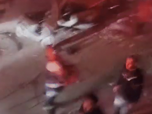 जेनिन मस्जिद में इजराइल के हमले के बाद भगदड़ मच गई।