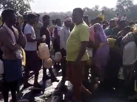 Accident happened on NH 44 Khapa border | अनियंत्रित होकर पलटा सोयाबीन तेल से भरा टैंकर, कोई जनहानि नहीं - Dainik Bhaskar