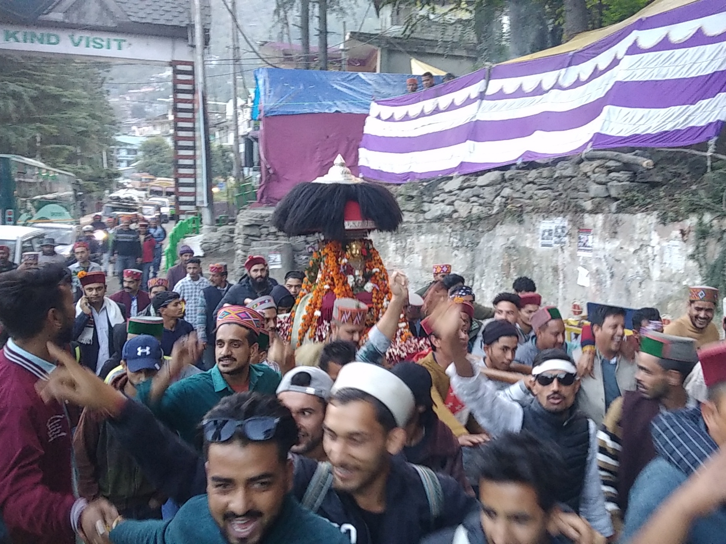 Kullu: International Kullu Dussehra | Rath Yatra of Lord Raghunath ...