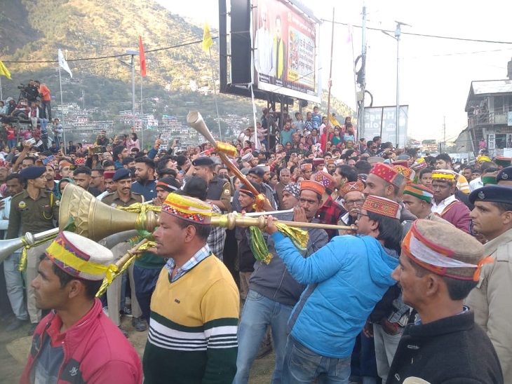 Kullu: International Kullu Dussehra | Rath Yatra of Lord Raghunath ...