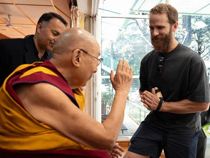 न्यूजीलैंड के खिलाड़ियों ने तिब्बती धर्मगुरु दलाई लामा से मुलाकात कर उनका आशीर्वाद लिया।