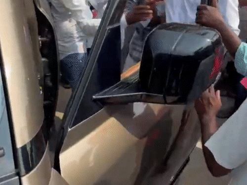 हमले के बाद कोथा को पार्टी कार्यकर्ताओं ने तुरंत अस्पताल पहुंचाया।