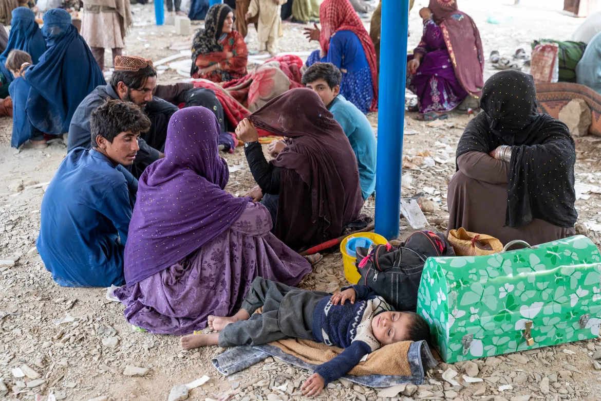 ‘अरब वर्ल्ड’ की रिपोर्ट के मुताबिक इस्लामाबाद, कराची और मुल्क के कुछ दूसरे शहरों में अफगान बच्चों के स्कूल थे। इन्हें काफी पहले ही बंद कर दिया गया है। (फाइल)