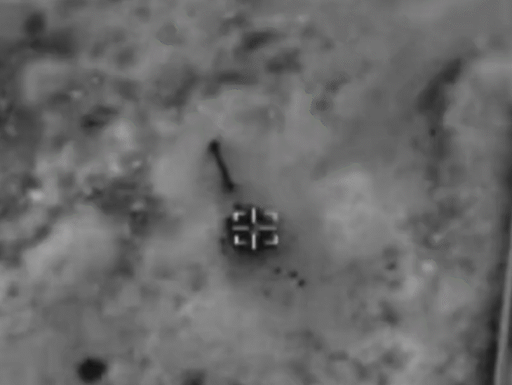 फुटेज गाजा के जबालिया रिफ्यूजी कैंप पर हुए पहले हमले का है। मंगलवार को इजराइली सेना ने इसमें 50 हमास लड़ाकों को मारने का दावा किया।