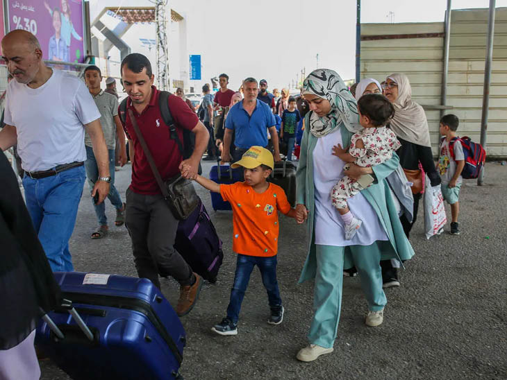विदेशी नागरिकों के लिए राफा बॉर्डर खुलने के बाद बुधवार को करीब 361 लोग इजिप्ट पहुंचे।