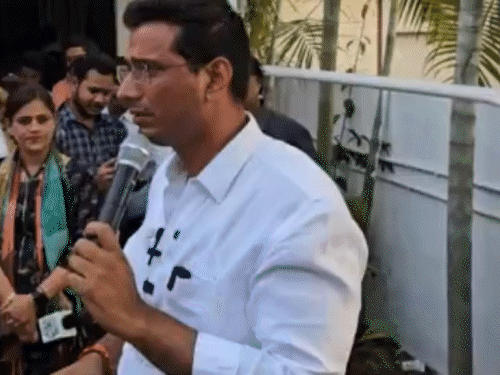 वायरल वीडियो को लेकर रोने लगे कांग्रेस विधायक देवेंद्र यादव। - Dainik Bhaskar