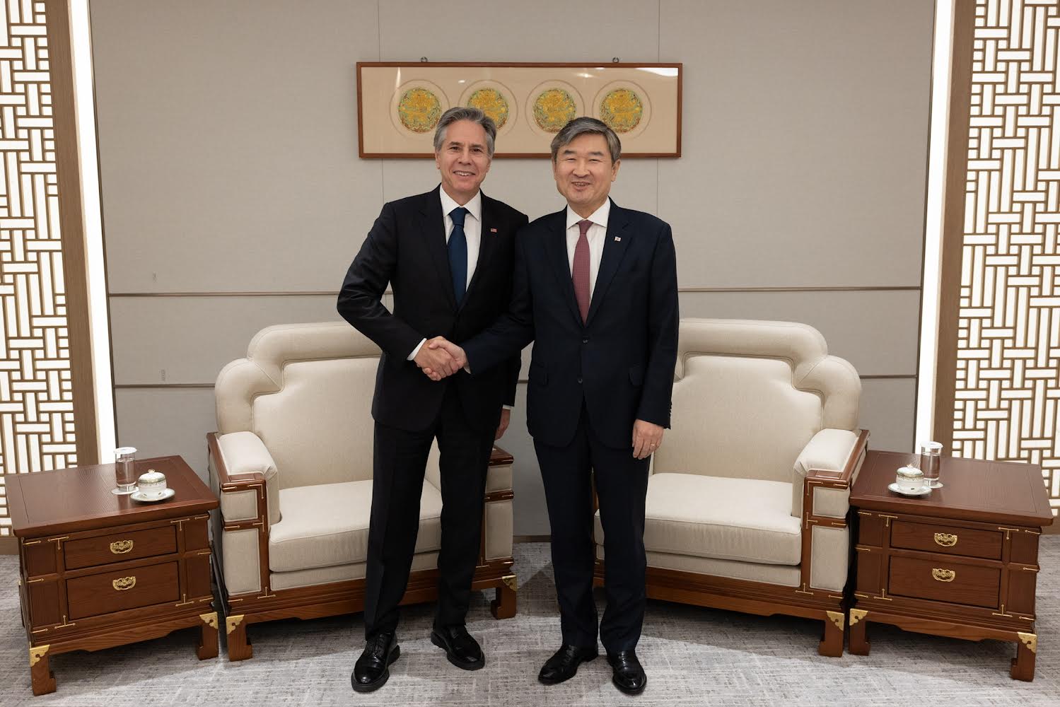 गुरुवार को सियोल में साउथ कोरिया के नेशनल सिक्योरिटी एडवाइजर के साथ ब्लिंकन। दोनों ने नॉर्थ कोरिया की तरफ से बढ़ते खतरे पर दो घंटे बातचीत की।