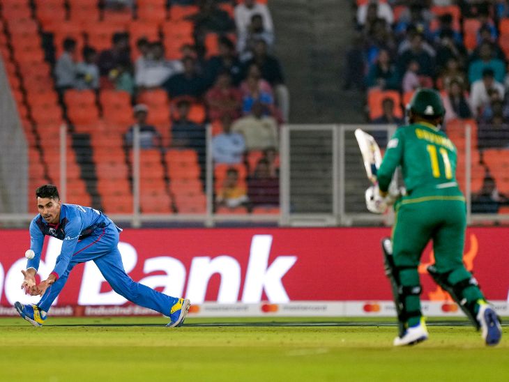 टेम्बा बावुमा और क्विंटन डी कॉक पहले विकेट के लिए फिफ्टी पार्टनरशिप की।