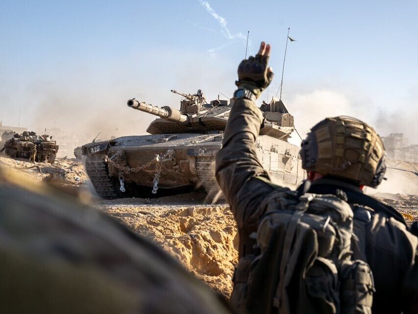 Israel surrounds 3 hospitals in Gaza | दावा- इनके नीचे हमास के कमांड सेंटर; गाजा की जिम्मेदारी लेने को तैयार फिलिस्तीनी राष्ट्रपति