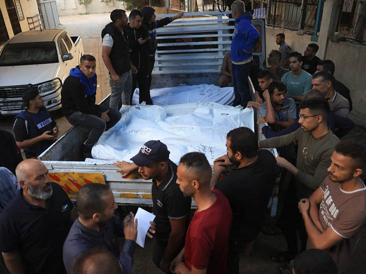 गाजा में इजराइली हमले में हिजाजी परिवार के सदस्यों की मौत हो गई।