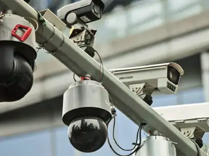 फरवरी में ऑस्ट्रेलिया सरकार ने तमाम मंत्रालयों से चीन में बने CCTV कैमरे हटाने के आदेश दिए थे। (प्रतीकात्मक) - Dainik Bhaskar