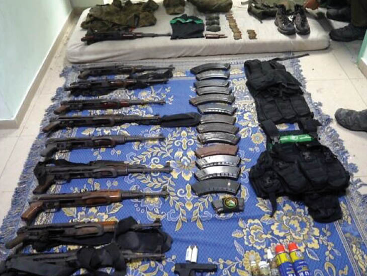 इजराइली सेना ने दावा किया है कि अल-शिफा अस्पताल में हमास के हथियार मिले हैं।