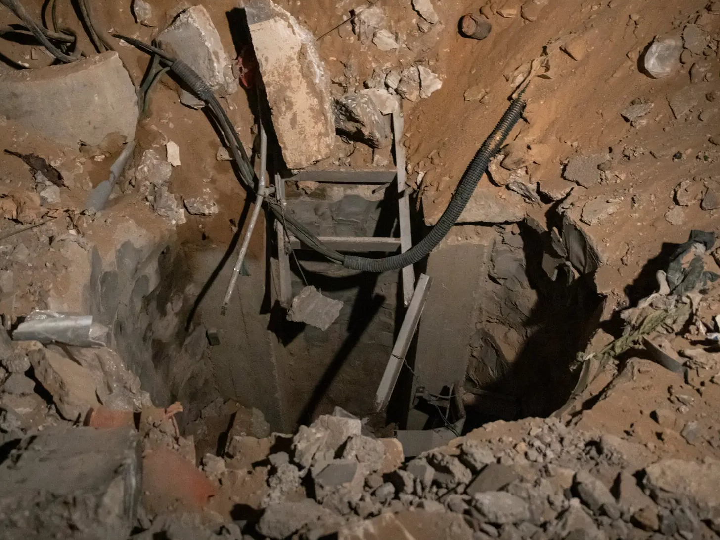 गाजा के एक अस्पताल में टनल नेटवर्क का हिस्सा मिला है। इजराइली सेना ने यह मीडिया को भी दिखाया है।