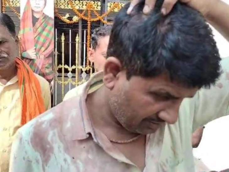 कोरबा में पैसे बांटने के आरोप में बीजेपी कार्यकर्ताओं की पिटाई। - Dainik Bhaskar