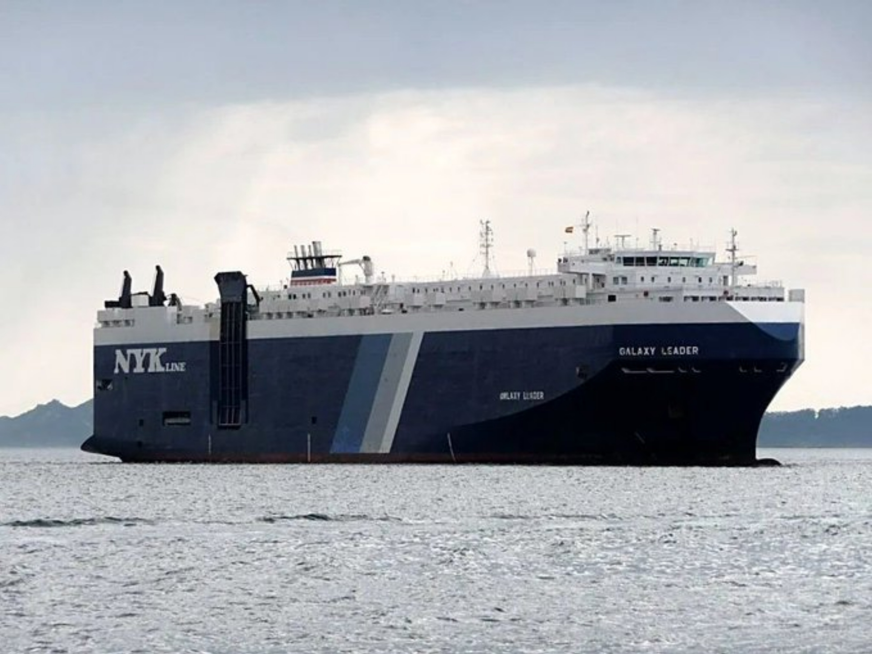 इजराइल डिफेंस फोर्सेज (आईडीएफ) के अनुसार बहामास के झंडे तले जा रहा जहाज ब्रिटिश कंपनी के नाम पर रजि​​​​​​​​​​​​​​स्टर्ड है। - Dainik Bhaskar