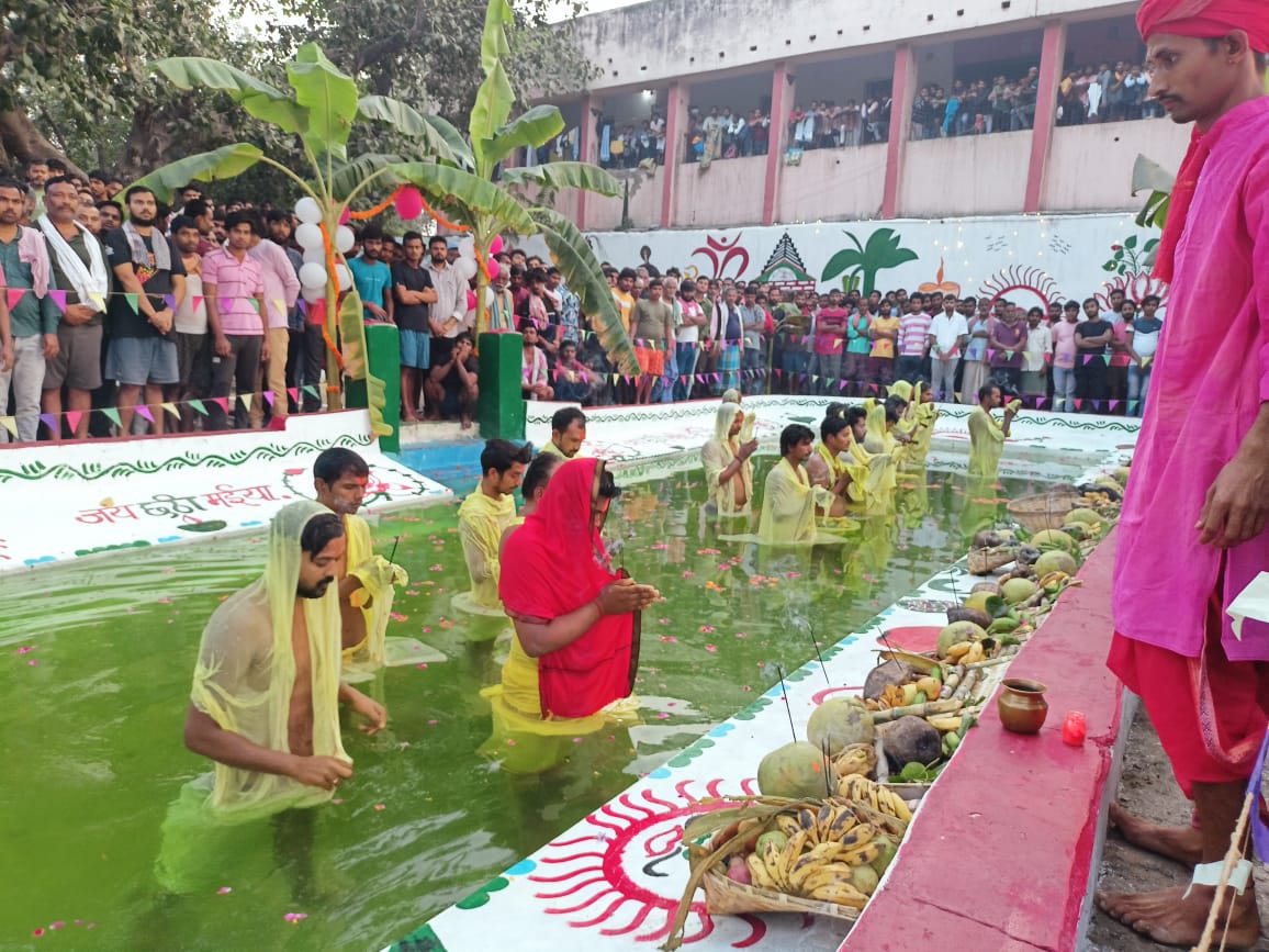 41 male and female prisoners celebrated the great festival Chhath in Mandal  Jail Hajipur. | मंडल कारा हाजीपुर में 41 महिला व पुरुष बंदियों ने किया महापर्व  छठ - Hajipur (Vaishali) News | Dainik Bhaskar