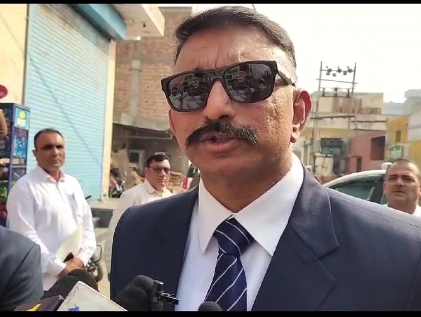 हिसार मंडल के एडीजीपी श्रीकांत जाधव जानकारी देते हुए।