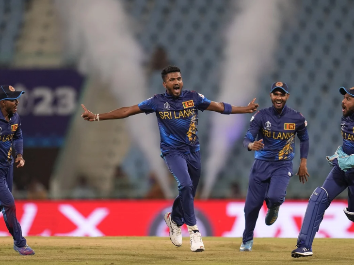 दिलशान मदुशंका विश्व कप में श्रीलंका के लिए सबसे ज्यादा विकेट लेने वाले गेंदबाज बन गए।  उन्होंने कुल 21 विकेट लिए.