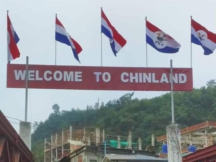 Chin resistance forces in the town of Rikhawdar have changed the entry sign at the border post | म्यांमार के विद्रोहियों ने मिजोरम बॉर्डर पर किया कब्जा, लिखा- वेलकम टू चिनलैंड