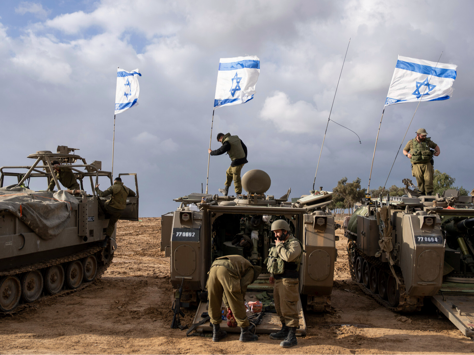 Israel Hamas Gaza War Photos LIVE Update hamas wants to end the war | थोड़ी देर में 11 बंधक आजाद होंगे, 33 फिलिस्तीनी कैदियों को रिहा किया जाएगा; सीजफायर दो दिन बढ़ा