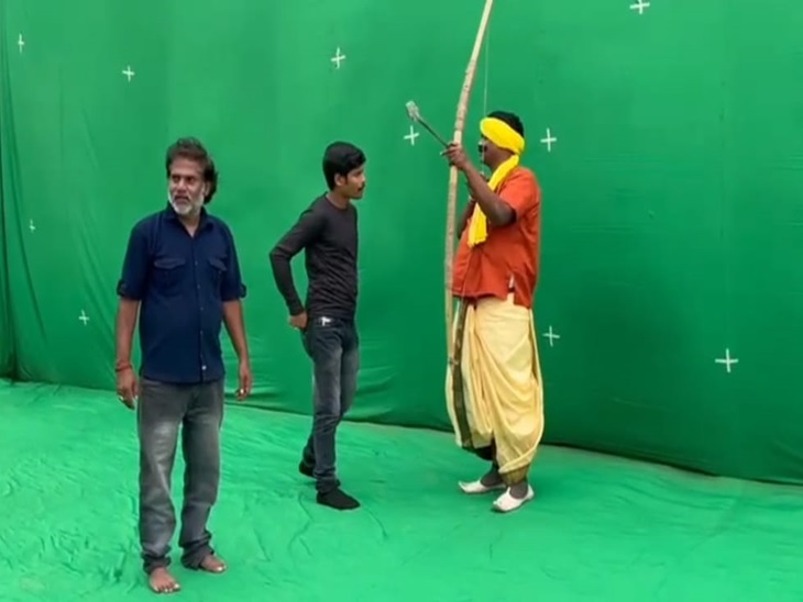 फिल्म की सीन की शूटिंग में टीम के साथ अमरजीत भगत