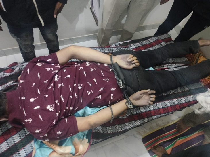 शव के हाथ पीछे की तरफ बंधे होने से जताई जा रही हत्या की आशंका