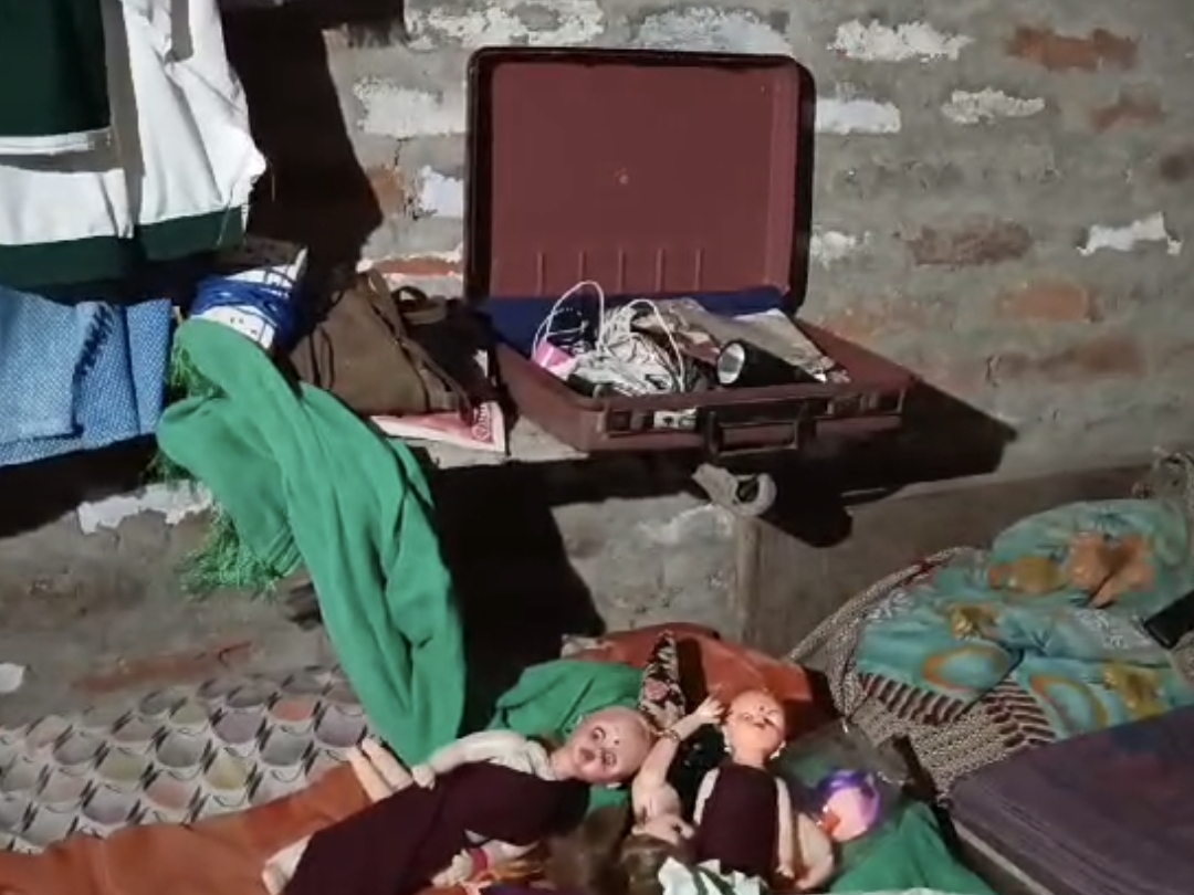 Thieves stole from a locked house, Theft of goods worth Rs 2 lakh ...