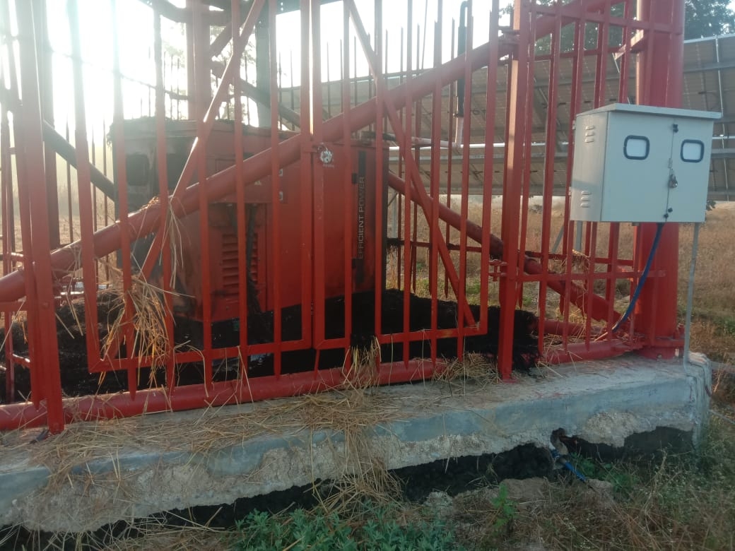 नक्सलियों ने पीव्ही 62 में मोबाइल टावर में आगजनी की है।