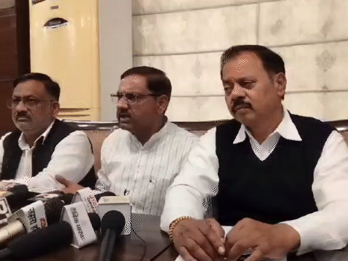 पत्रकार वार्ता को संबोधित करते हुए अखिल भारतीय कांग्रेस पिछड़ा वर्ग के पूर्व राष्ट्रीय महासचिव व उत्तरप्रदेश के प्रभारी एडवोकेट अनिल सैनी - Dainik Bhaskar