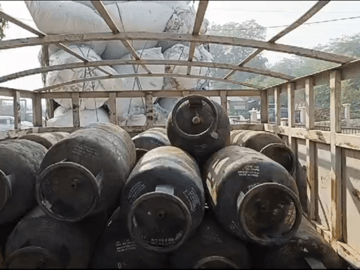 Sonipat Murthal Dhaba LPG Gas Tanker Black Marketing Commercial Cylinder  Refill. | सोनीपत में LPG गैस की कालाबाजारी का भंडाफोड़: ढ़ाबे पर केंटर से  गैस चुराते 5 काबू; 104 कॉमर्शियल ...