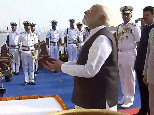 पीएम मोदी के साथ महाराष्ट्र के मुख्यमंत्री और डिप्टी सीएम देवेंद्र फडणवीस भी मौजूद रहे।