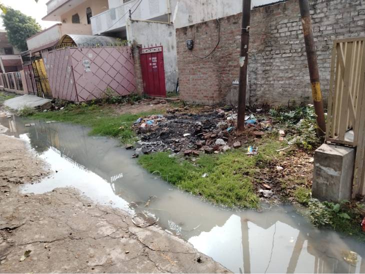 People struggling with sewer blockage for 6 months | 6 महीने से सीवर ...