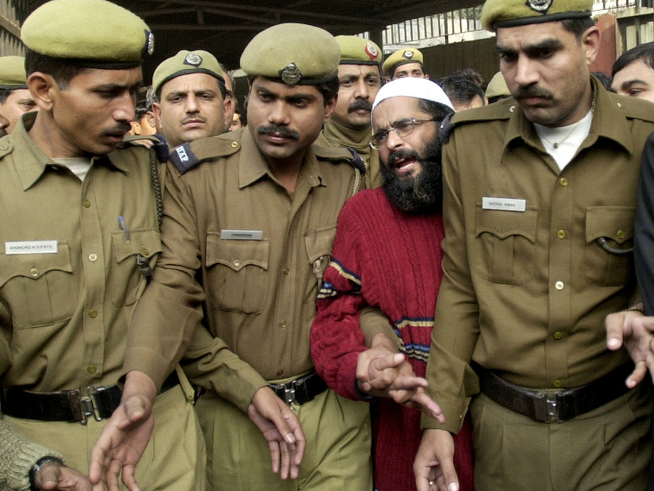 9 फरवरी 2013 को अफजल गुरु को दिल्ली की तिहाड़ जेल में फांसी दी गई थी।