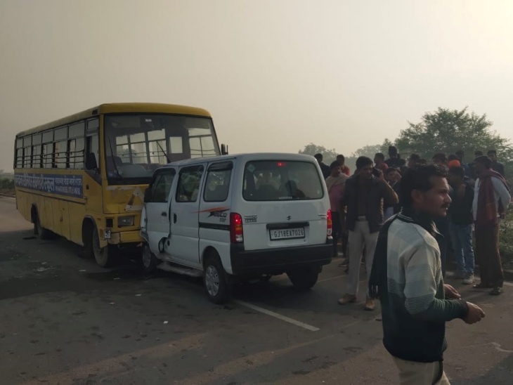 School bus hits car 3 students and 2 youths in the car injured, one ...