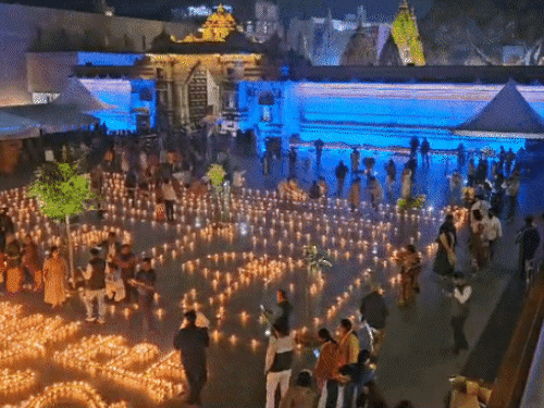 The orgy of the people of Kashi Vishwanath who became vampires along with Narmund | धाम में मनी देव दीपावली; कॉरिडोर की दूसरी एनर्वसिरी की 20 अद्भुत तस्वीरें