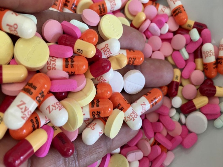 कोर्ट ने कहा कि मेडिकल स्टोर नशीली दवाओं का संग्रह कर रहे हैं।